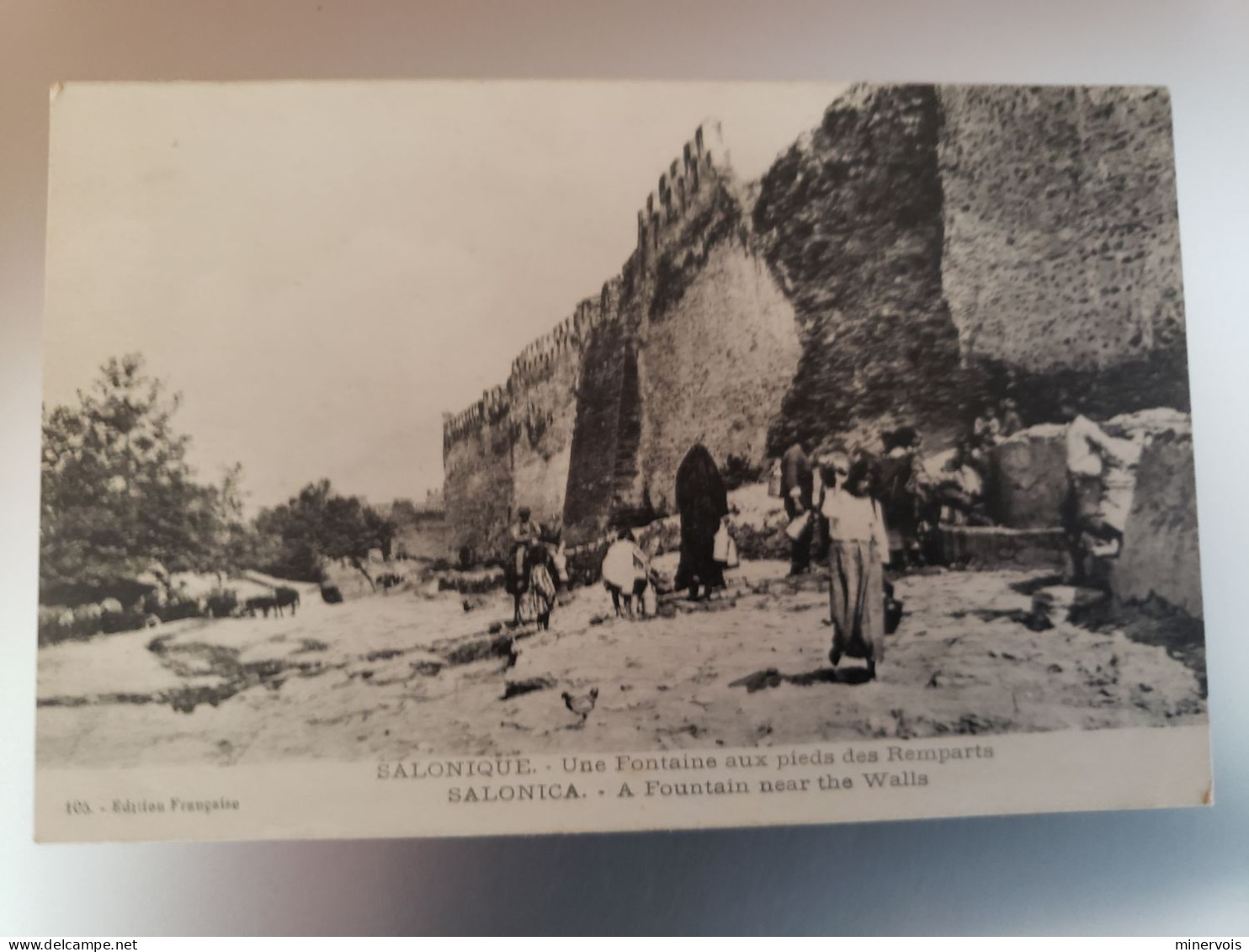 Salonique - Une Fontaine Aux Pieds Des Remparts - Grèce