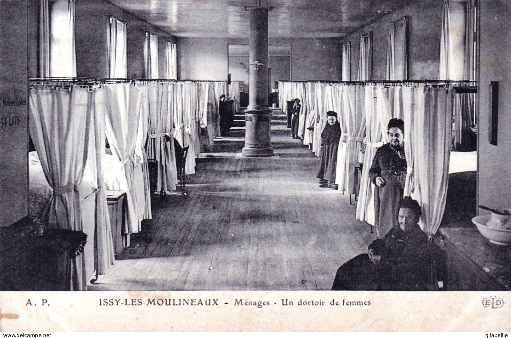 92 -  ISSY Les MOULINEAUX - Maison De Retraite Des Menages - Un Dortoir De Femmes - Issy Les Moulineaux