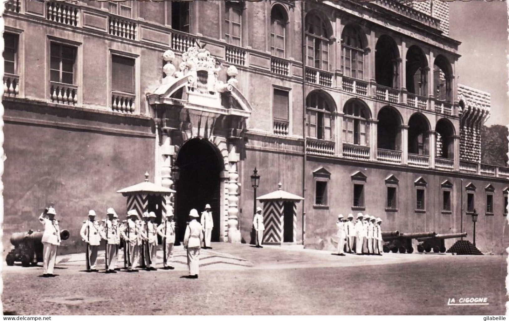 MONACO - La Releve De La Garde Devant Le Palais Princier - Fürstenpalast