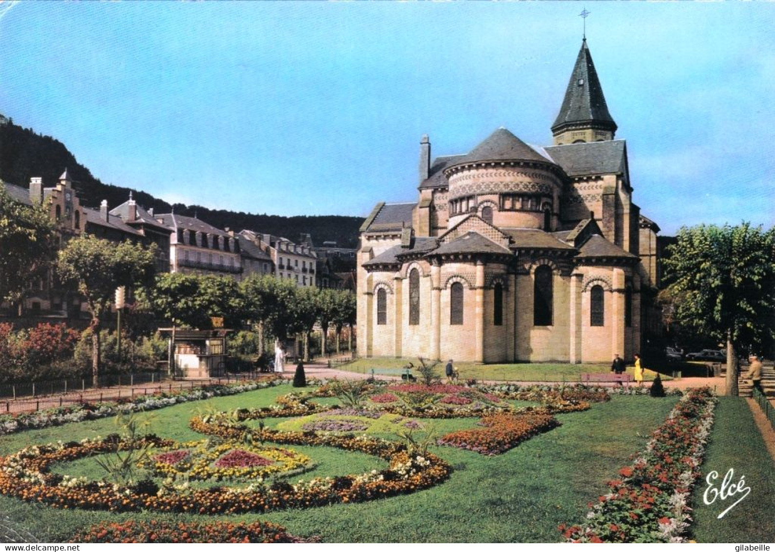 63 - Puy De Dome -  LA BOURBOULE -  L église Coté Chevet Et Les Jardins - La Bourboule