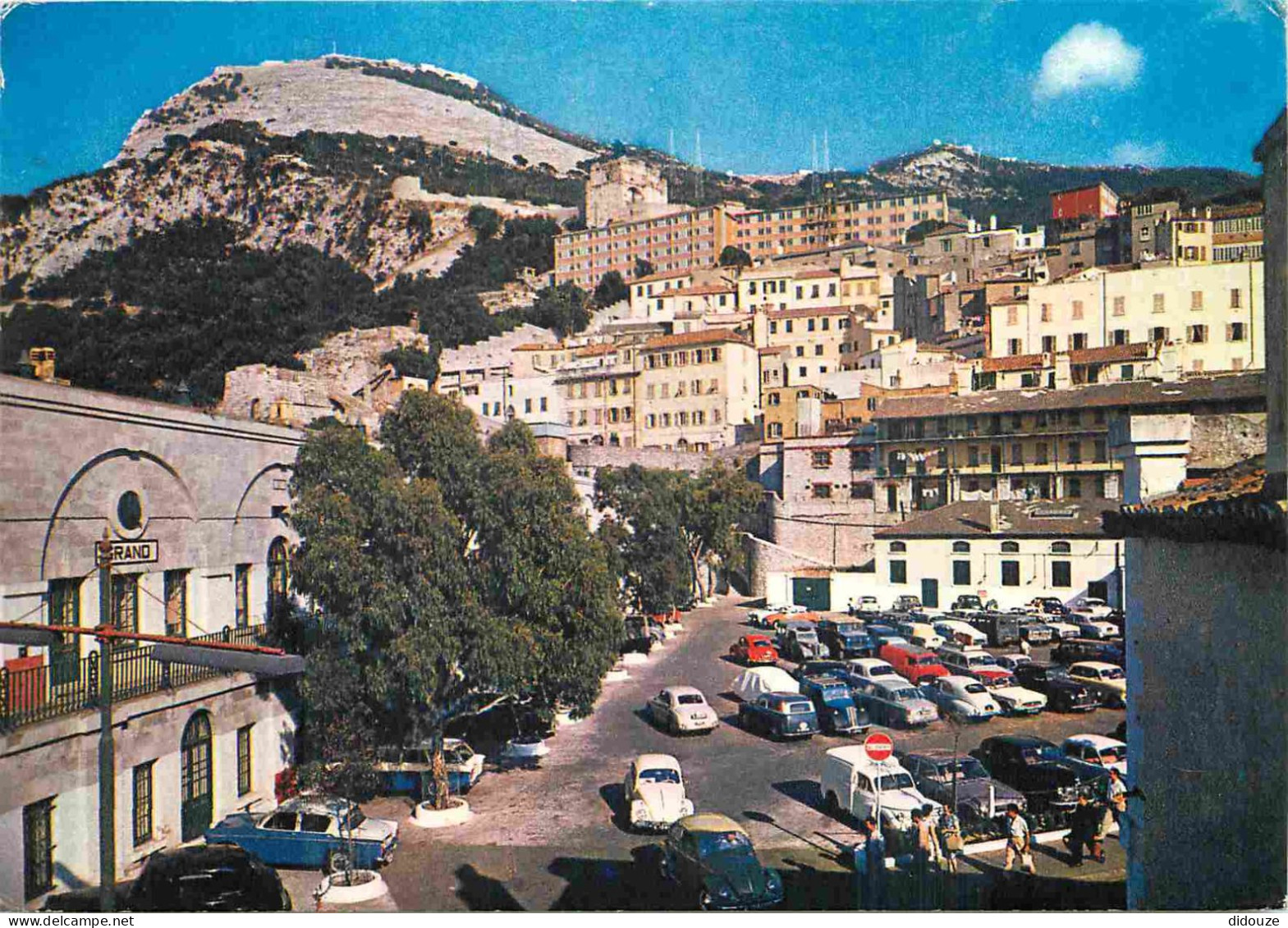 Gibraltar - Automobiles - The Northern End Ot The Upper Rock Is Hère Seen From The Entrance To The Town With The Upper T - Gibraltar