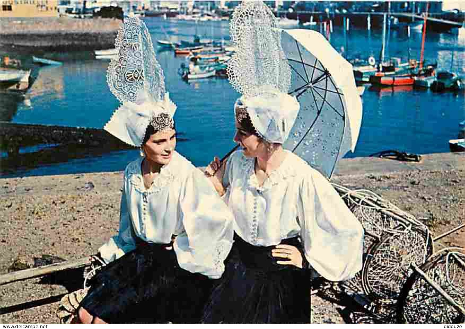 Folklore - Costumes - Vendée - Les Sables D'Olonne - Costumes Sablais - CPM - Voir Scans Recto-Verso - Kostums