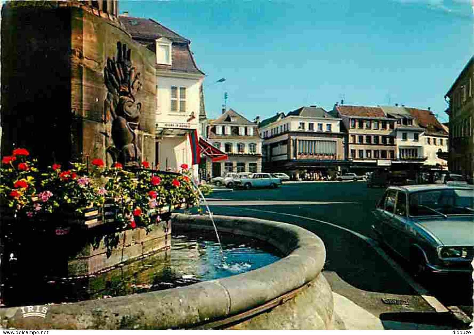 Automobiles - Haguenau - La Place D'Armes - CPM - Voir Scans Recto-Verso - Voitures De Tourisme