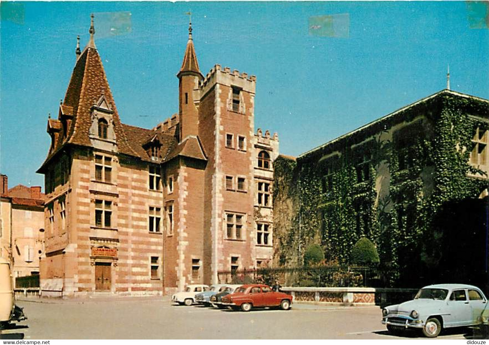 Automobiles - Agen - Le Musée Et L'Hôtel De Ville - Carte Neuve - CPM - Voir Scans Recto-Verso - Voitures De Tourisme