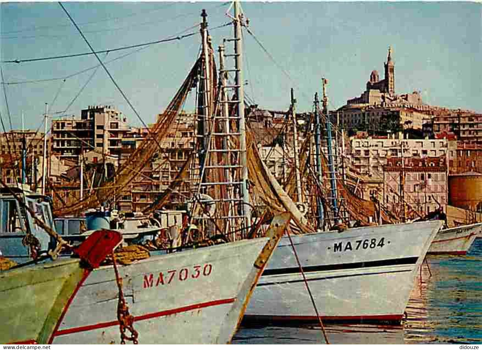 13 - Marseille - Le Vieux Port - Coin Des Chalutiers - Notre Dame De La Garde - Bateaux - CPM - Voir Scans Recto-Verso - Oude Haven (Vieux Port), Saint Victor, De Panier