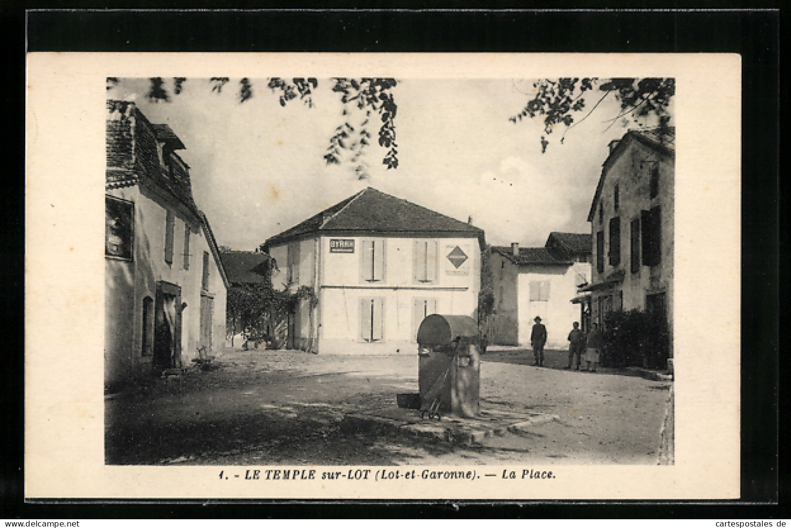 CPA Le Temple-sur-Lot, La Place  - Autres & Non Classés