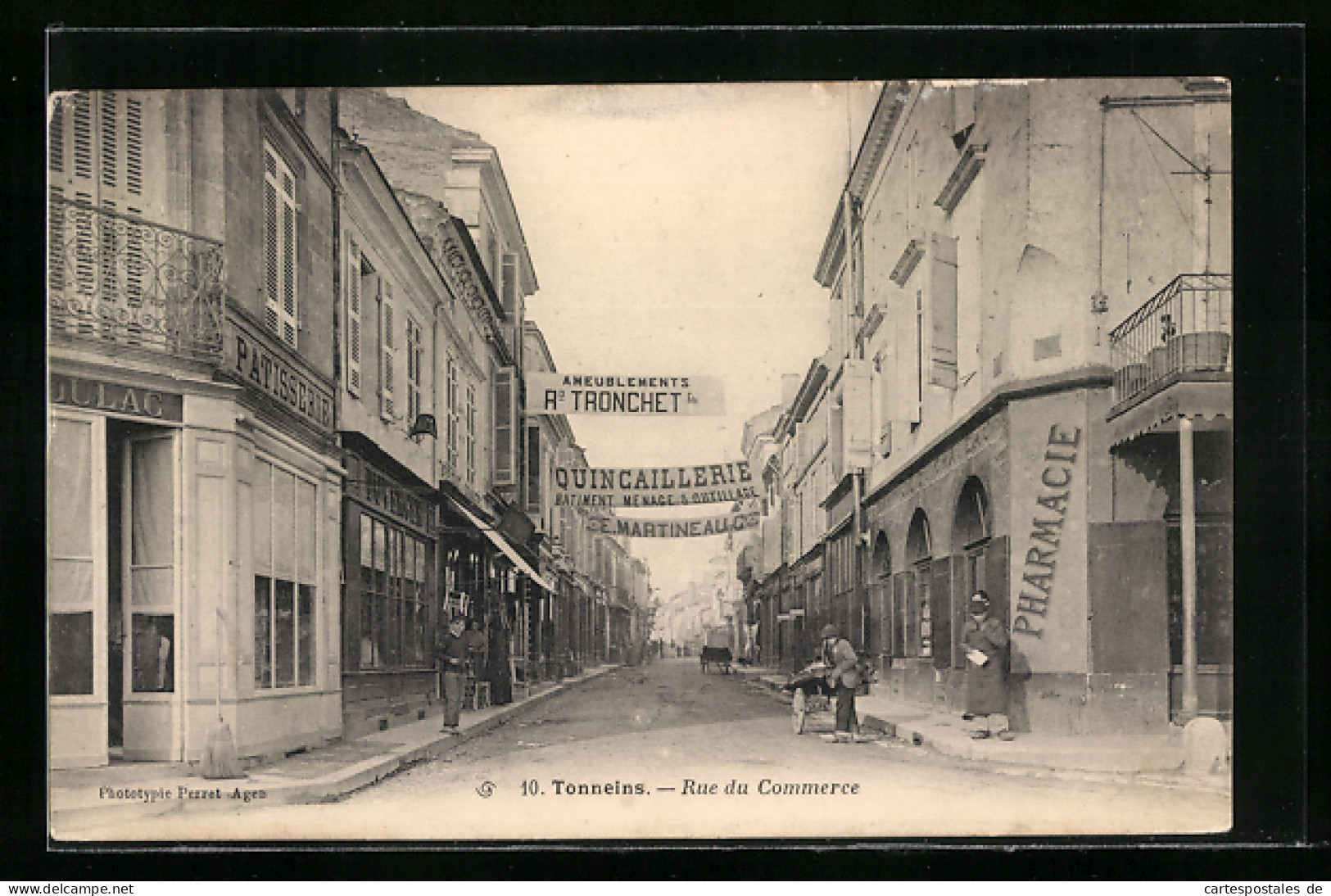 CPA Tonneins, Rue Du Commerce, Patisserie & Pharmacie  - Tonneins