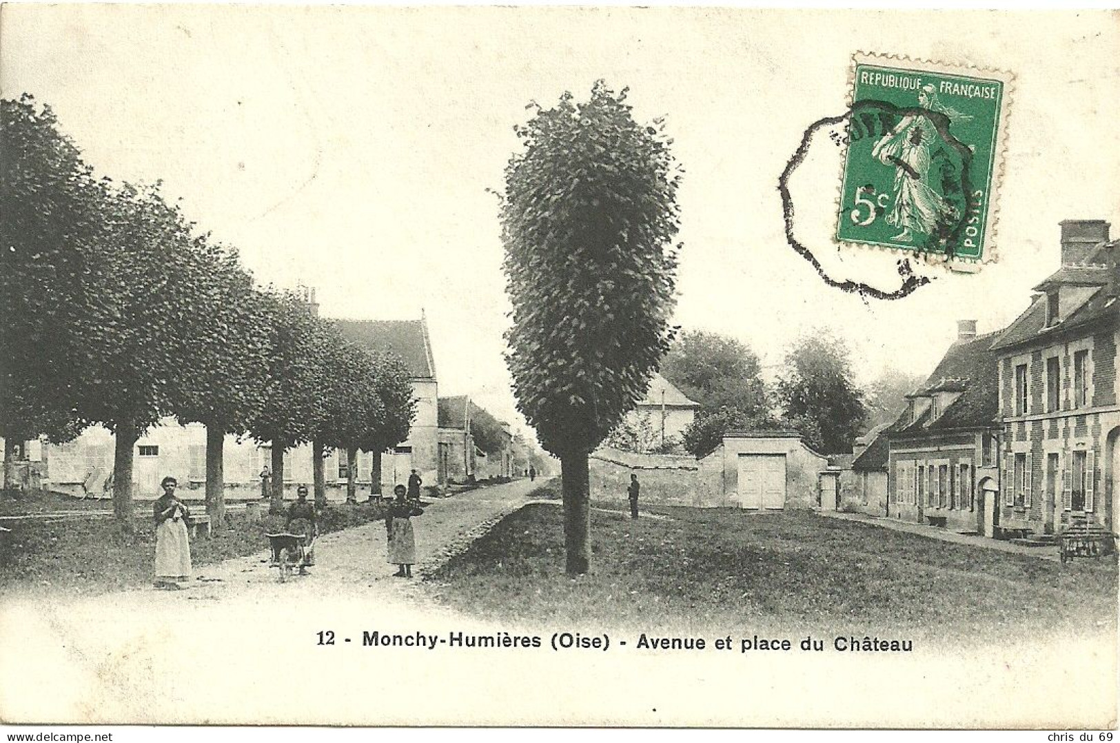 Monchy Humieres Avenue Et Place Du Chateau - Other & Unclassified