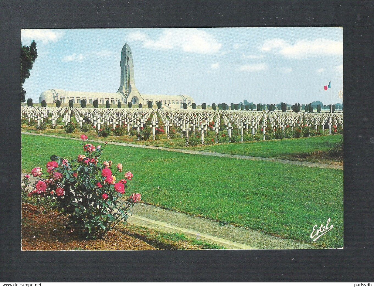 VERDUN ET SES CHAMPS DE BATAILLE  L' OSSUAIRE DE DOUAUMONT  (FR 20.211) - Verdun