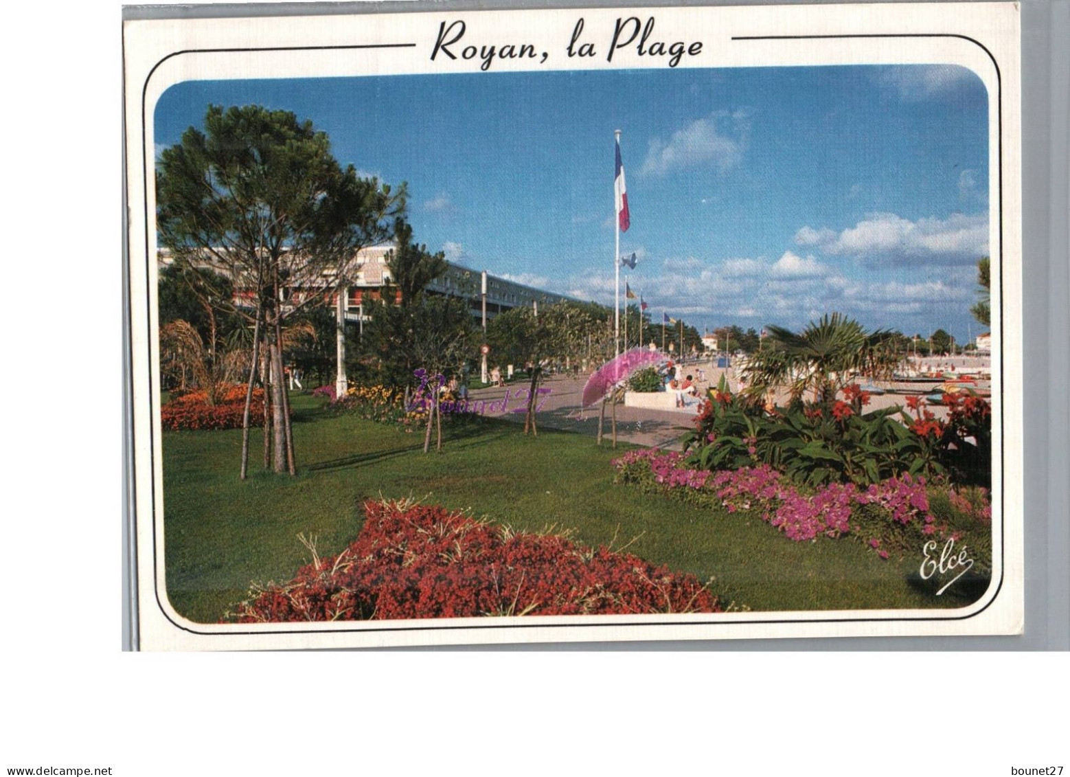 ROYAN 17 - Le Front De Mer Et La Grande Plage Fleur Drapeau Arbre - Royan