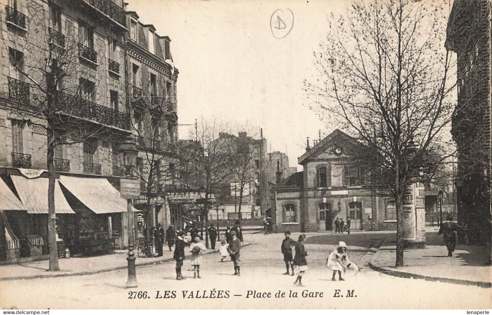 D9724 Les Vallées Place De La Gare - Andere & Zonder Classificatie