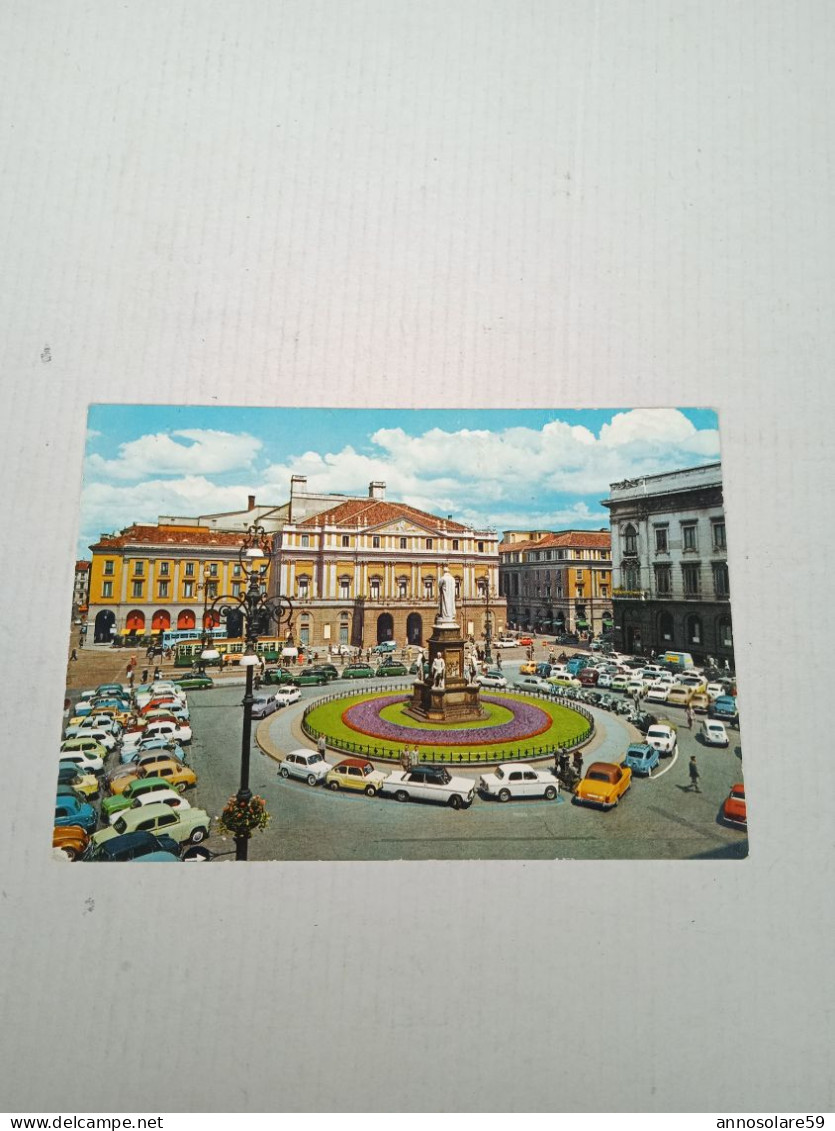 CARTOLINA: MILANO - PIAZZA E TEATRO ALLA SCALA (MOVIMENTATA) - VIAGGIATA - F/G - COLORI - LEGGI - Milano (Mailand)