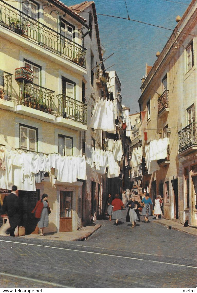 Portugal - LISBOA - Uma Rua De ALFAMA. - Lisboa