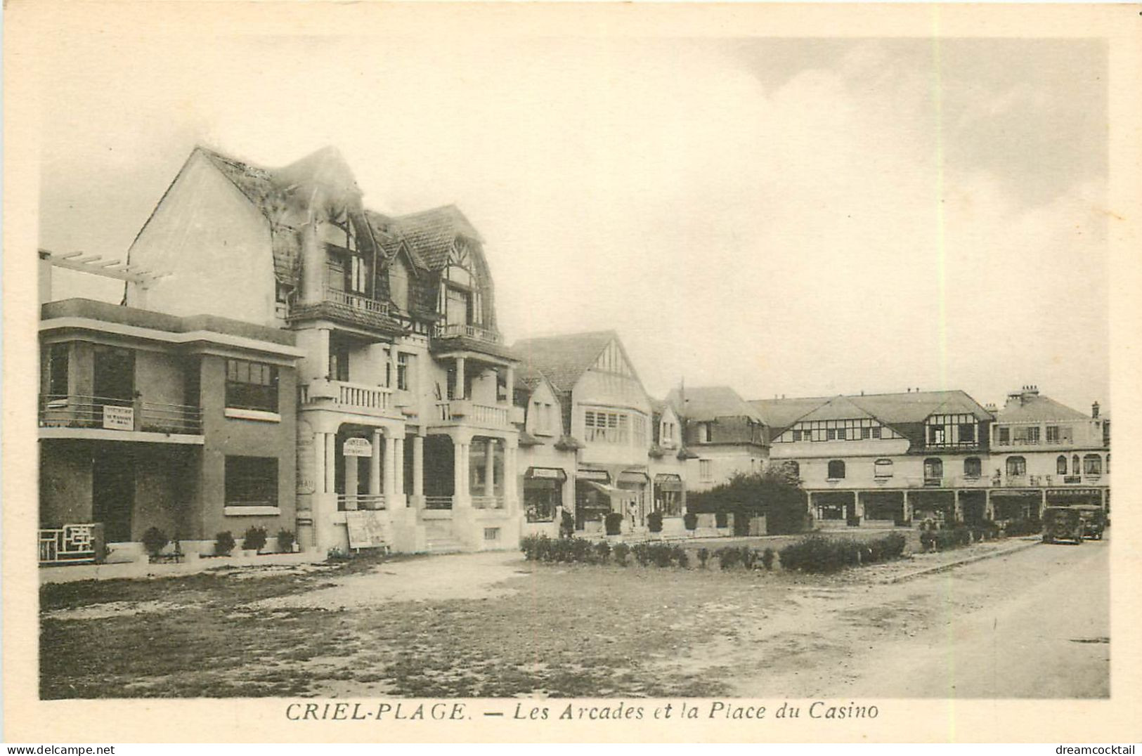 2 X Cpa 76 CRIEL PLAGE. Les Arcades Et Place Du Casino - Criel Sur Mer