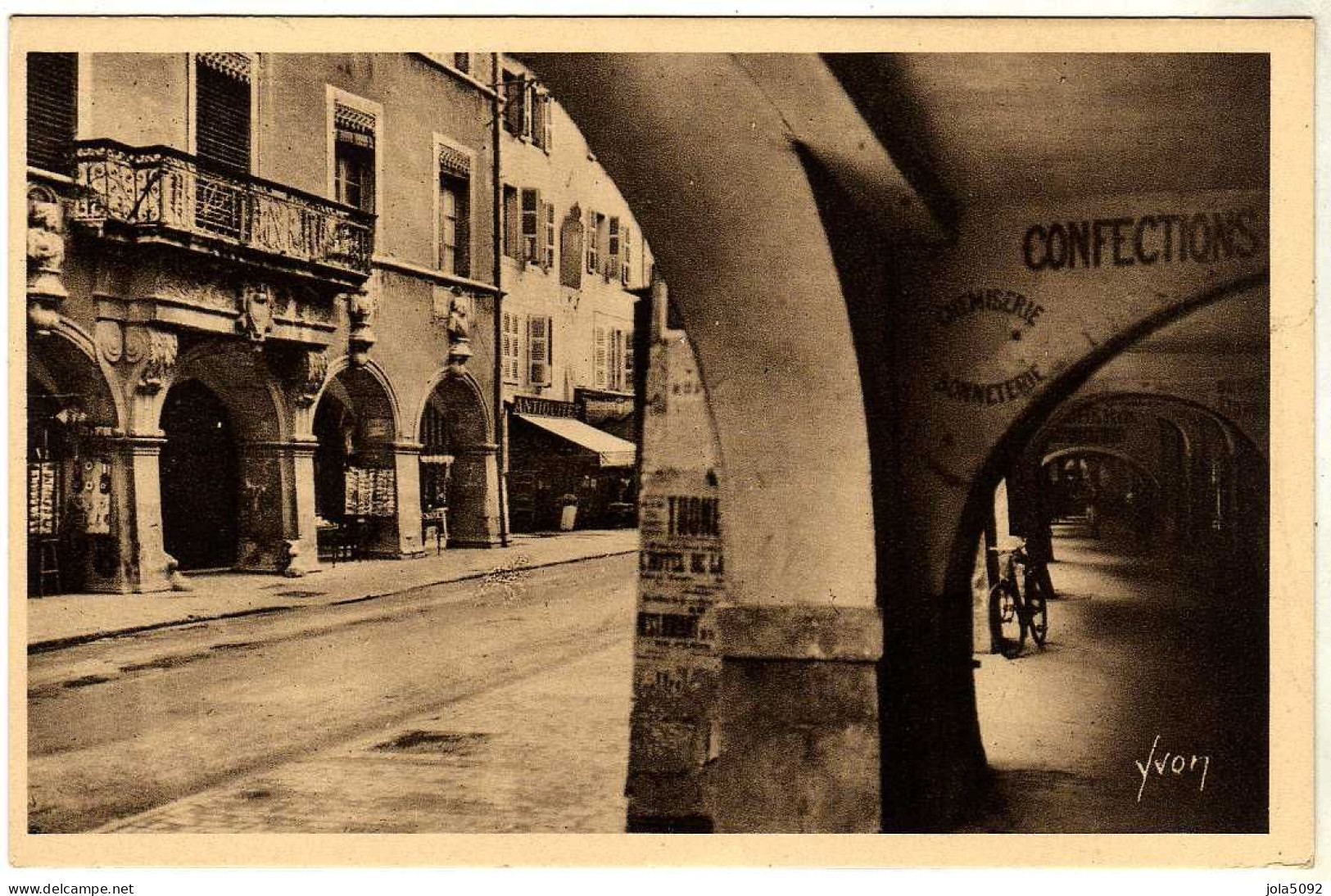 74 / ANNECY - Les Arcades De La Rue Royale - Annecy