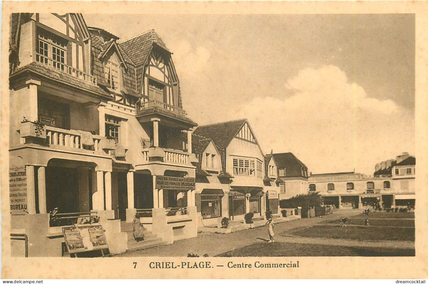 2 X Cpa 76 CRIEL PLAGE. Centre Commercial Et Les Villas - Criel Sur Mer