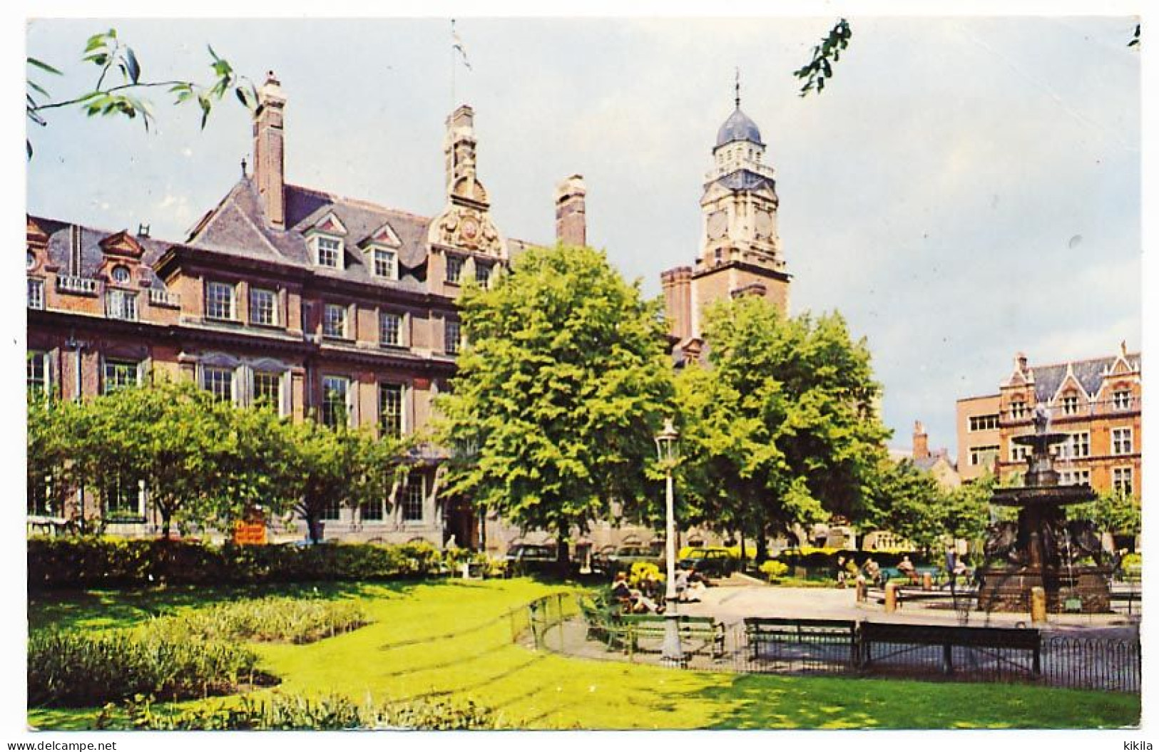 CPSM 9 X 14 Grande Bretagne Angleterre (139) LEICESTER Town Hall And Garden L'Hôtel De Ville Et Les Jardins - Leicester