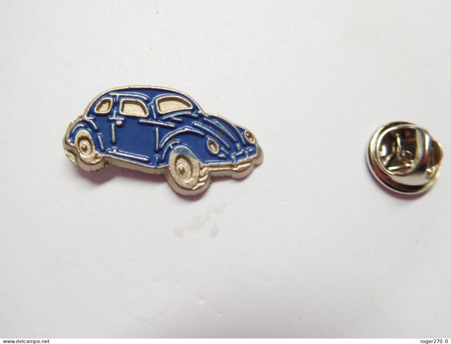 Beau  Pin's En Relief , Auto VW VAG Volkswagen , Coccinelle Bleue , Non Signé - Volkswagen