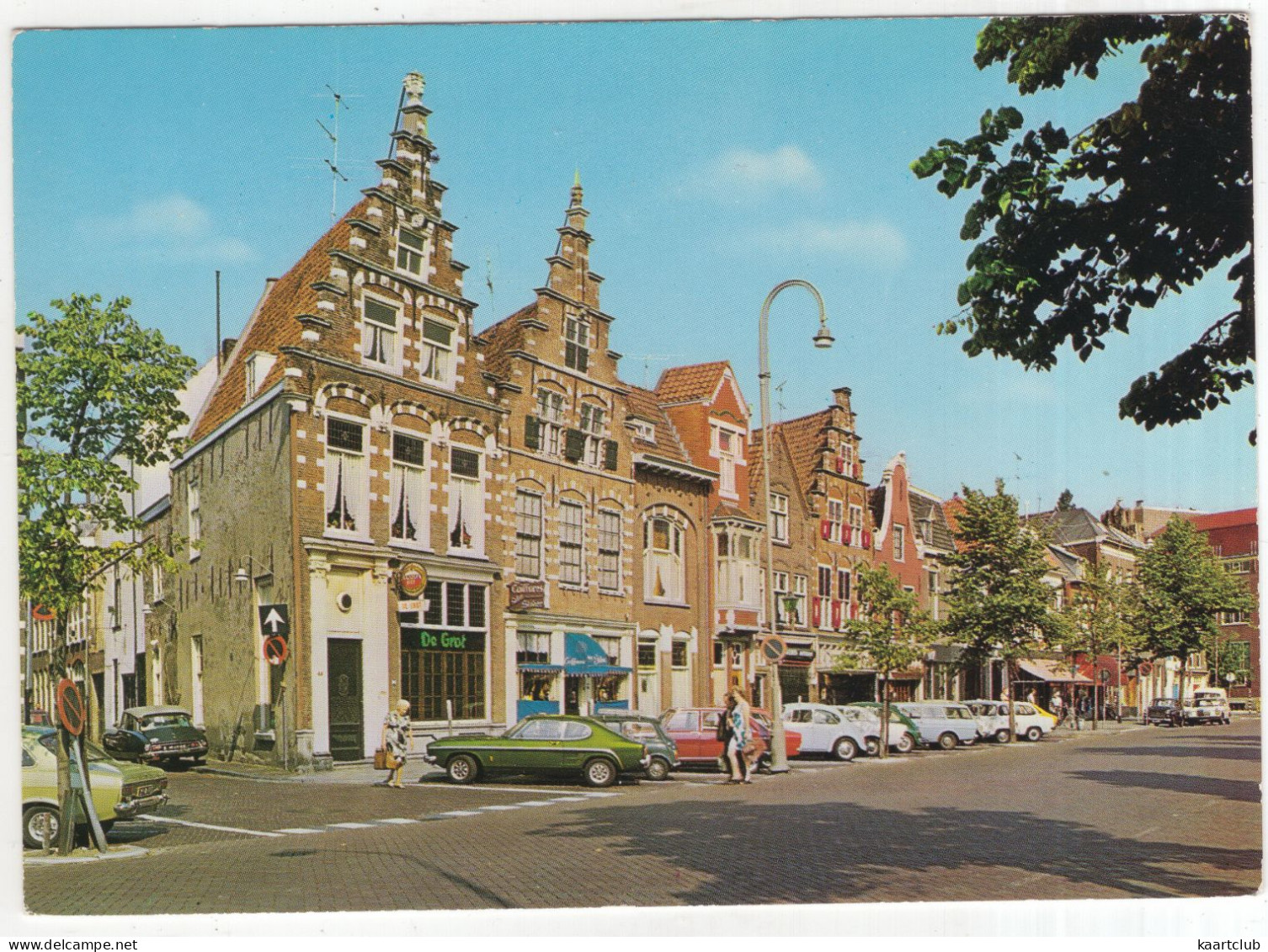 Haarlem: FORD CAPRI, ESCORT, CITROËN DS,  AUSTIN MINI, VW 1200 KÄFER/COX - Gedempte Oude Gracht - (Nederland/Holland) - Passenger Cars
