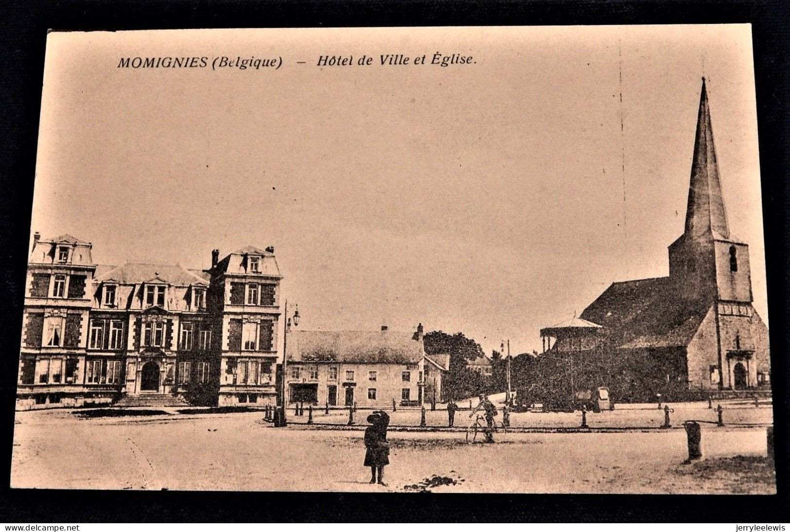 MOMIGNIES  -  Hôtel De Ville Et Eglise - Momignies