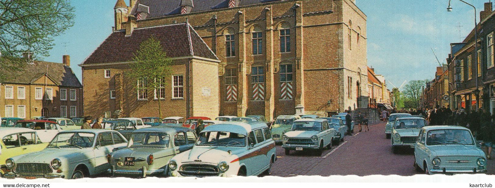 Sluis: FORD 12M P4 COUPÉ, FIAT 1100, 850, 1500, PEUGEOT 403 BREAK, 404, CITROËN DS, 2CV - Stadhuis - (Nederland/Holland) - Voitures De Tourisme