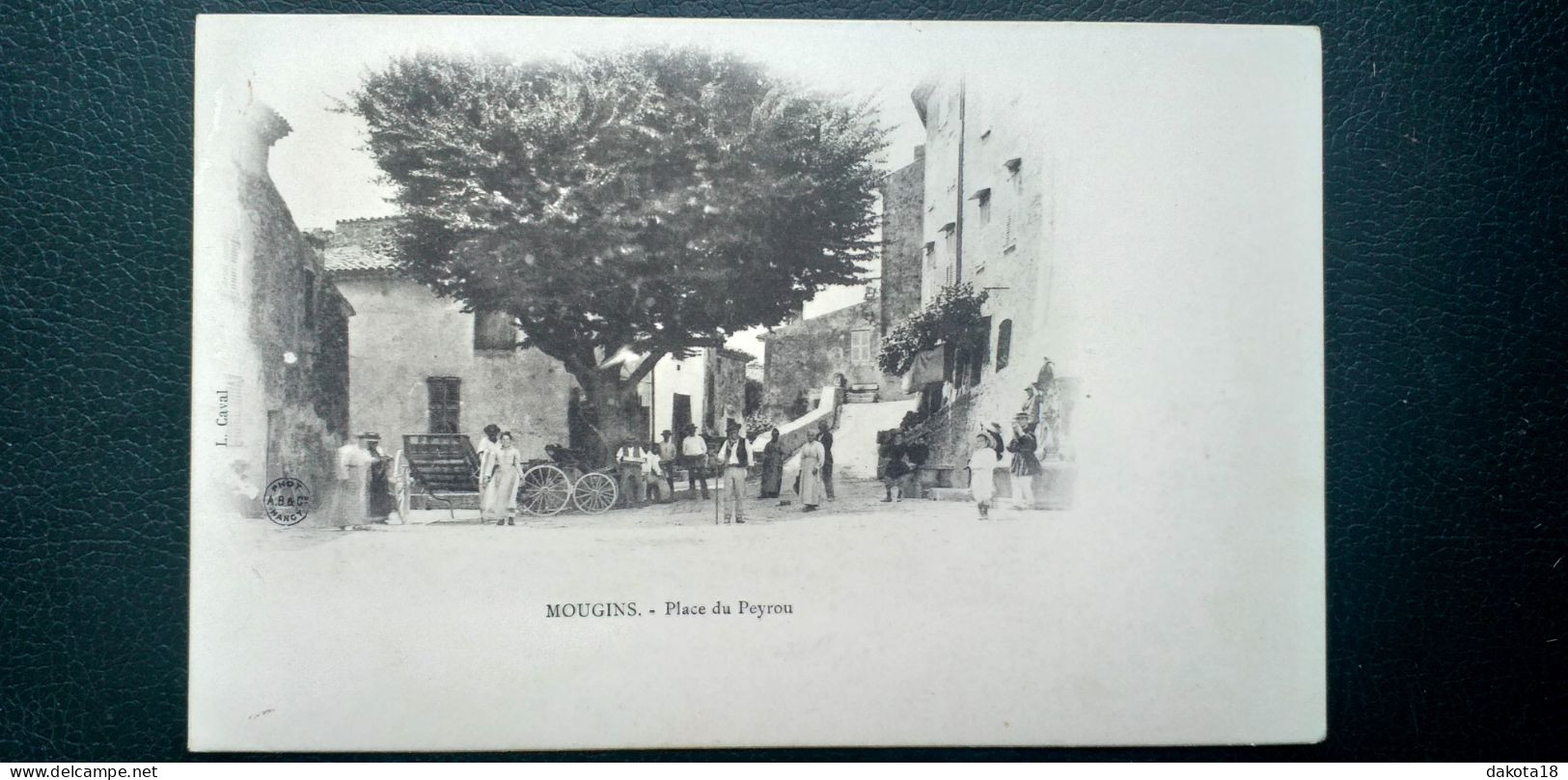 06 , Mougins ,   La Place Du Peyrou Et Ses Habitants Début 1900 - Mougins