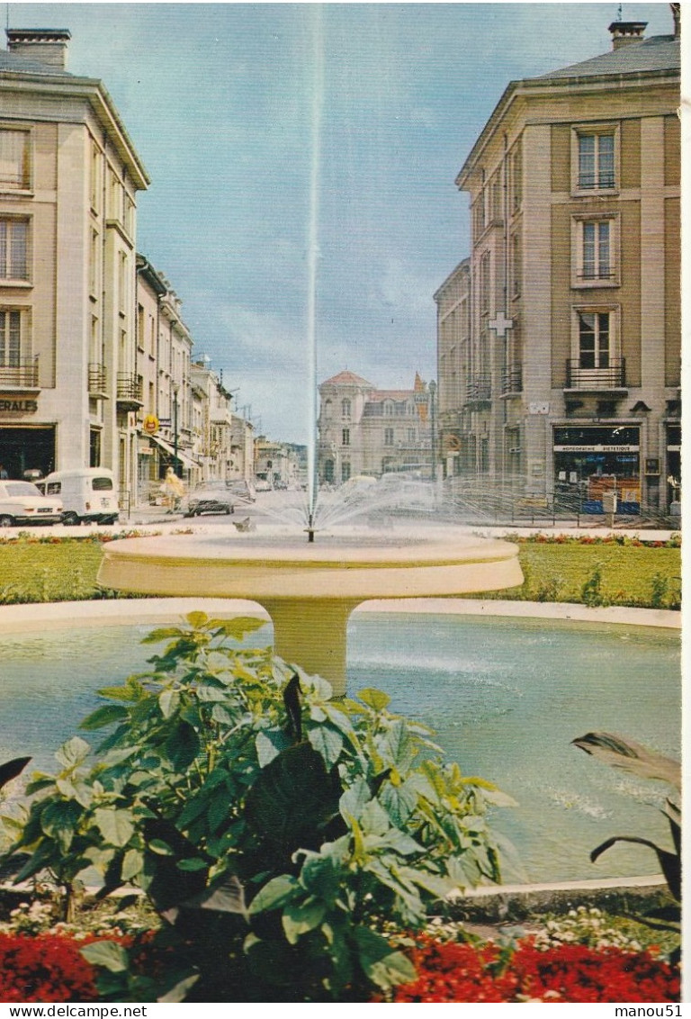 TOUL - CPSM : Place Des Trois évêchés - Toul