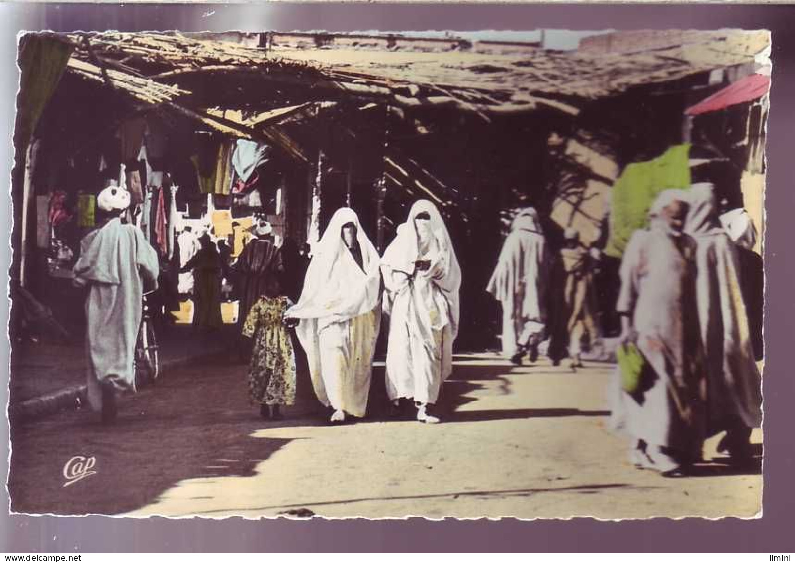 TUNISIE - SCENES ET TYPES - FLANERIE DANS LES SOUKS - ANIMEE - COLORISEE -  - Tunisie