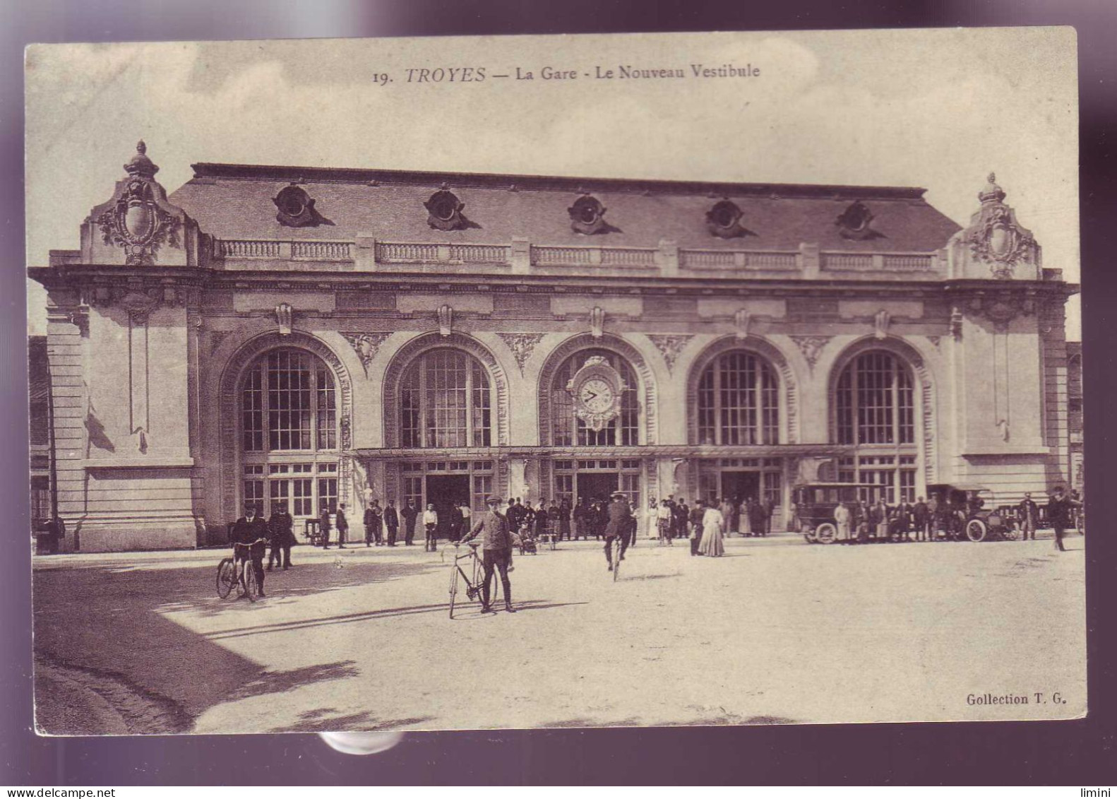 10 - TROYES - GARE  - ANIMEE - AUTOMOBILE -  - Troyes