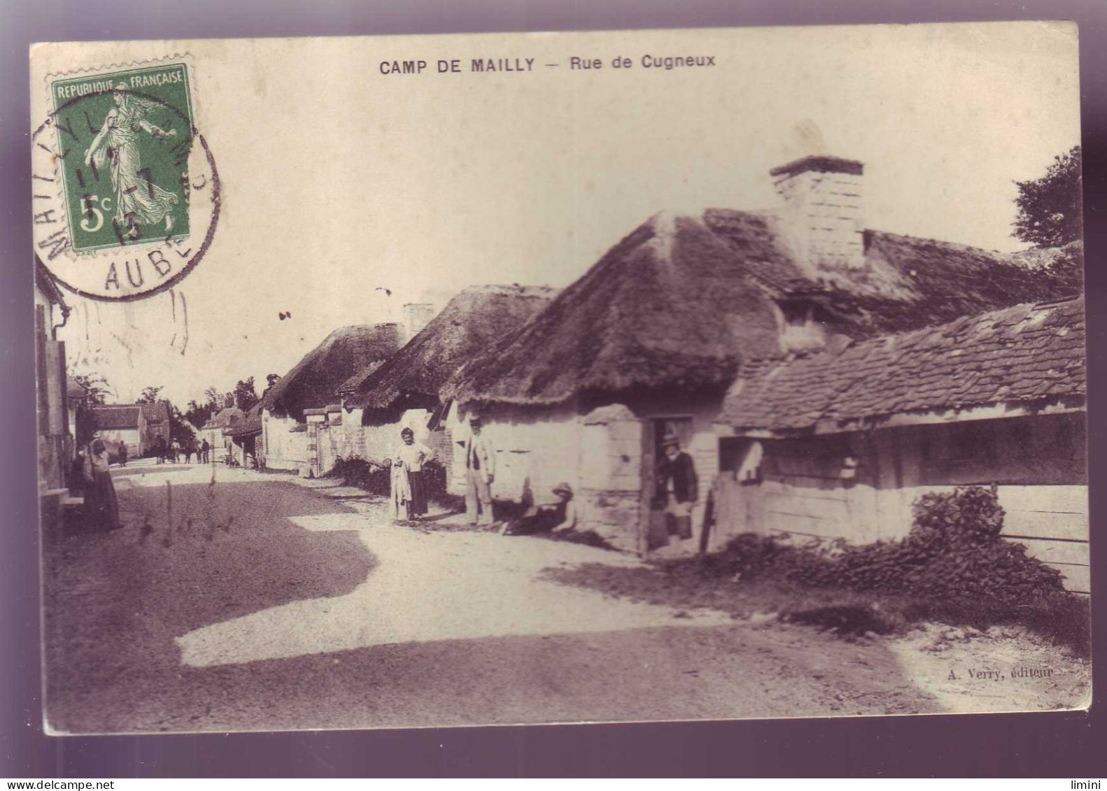 10 - CAMP De MAILLY -RUE De CUGNEUX- MAISONS TOIT De CHAUME - ANIMEE - - Mailly-le-Camp