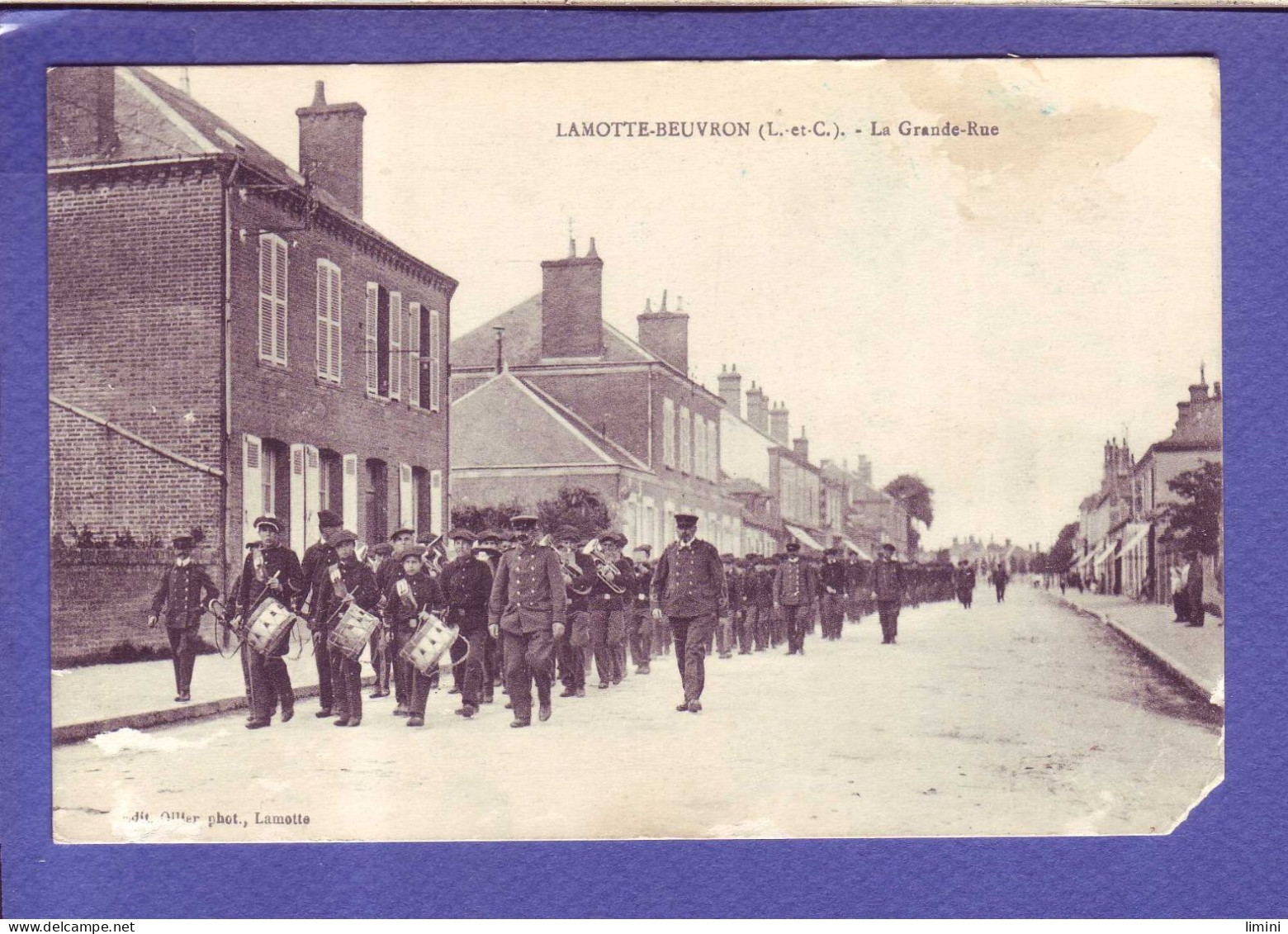 41 - LAMOTTE BEUVRON - LA GRANDE RUE - JOUR DE DEFILE MILITAIRE -  - Lamotte Beuvron