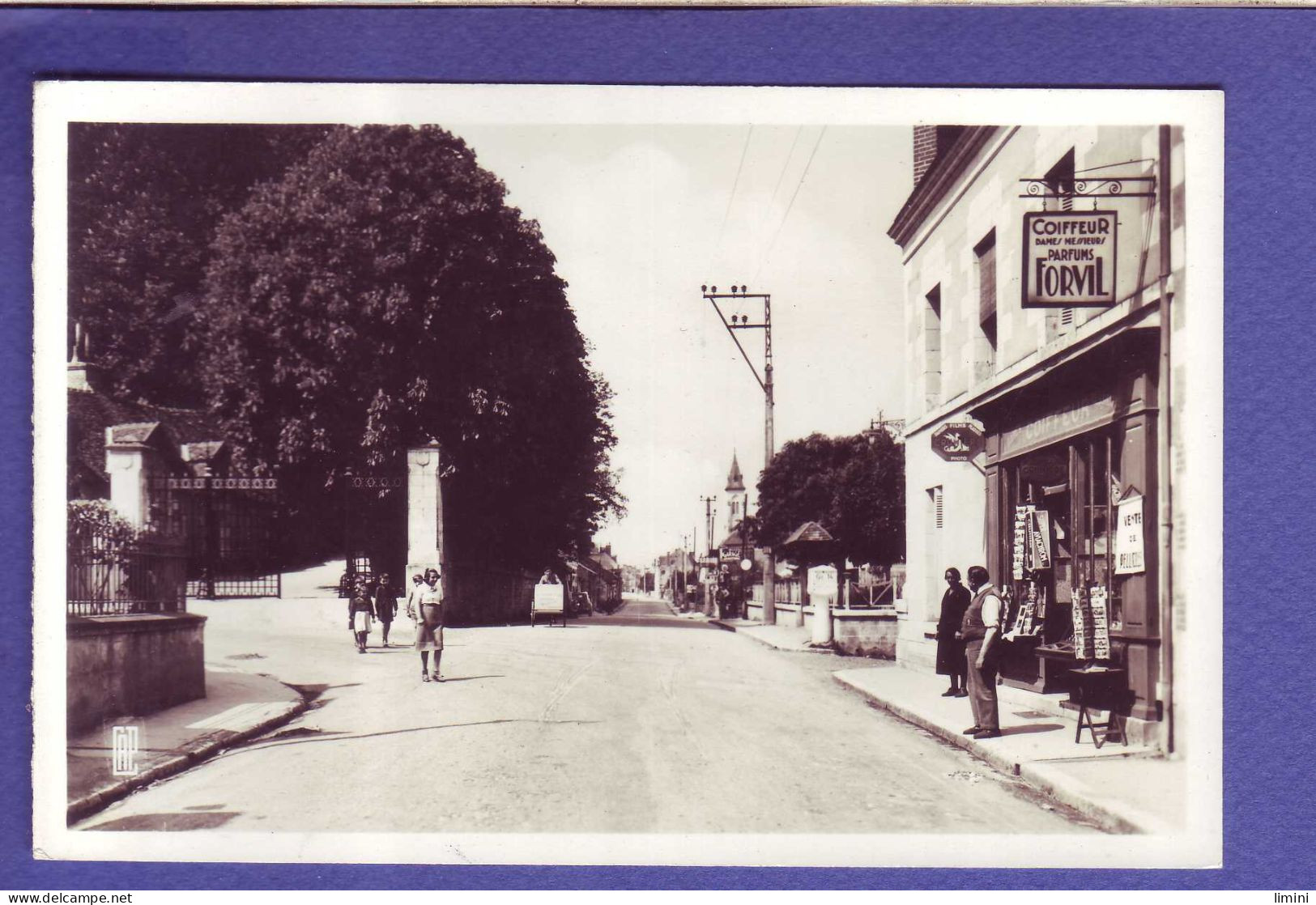 41 - CHAUMON Sur LOIRE - GRANDE RUE - ENTREE Du CHATEAU - ANIMEE - ENSEIGNE COIFFEUR FORVIL -  - Other & Unclassified