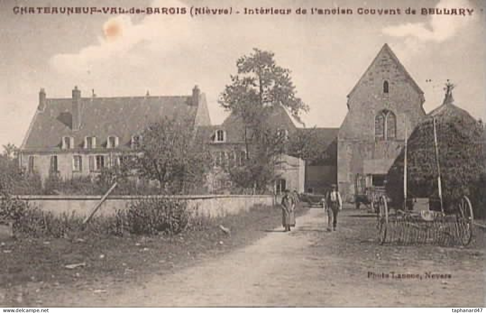 . 55 . CHATEAUNEUF-VAL-de-BARGIS . Int. De L'ancien Couvent De Bellary .Petite Animation . - Other & Unclassified