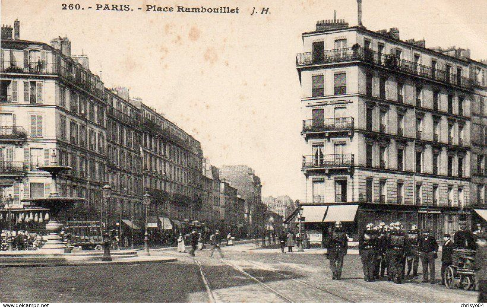 4V4Sb   Paris Place Rambouillet Pompiers Ou Militaires Au 1er Plan (pas Courante) - Autres & Non Classés