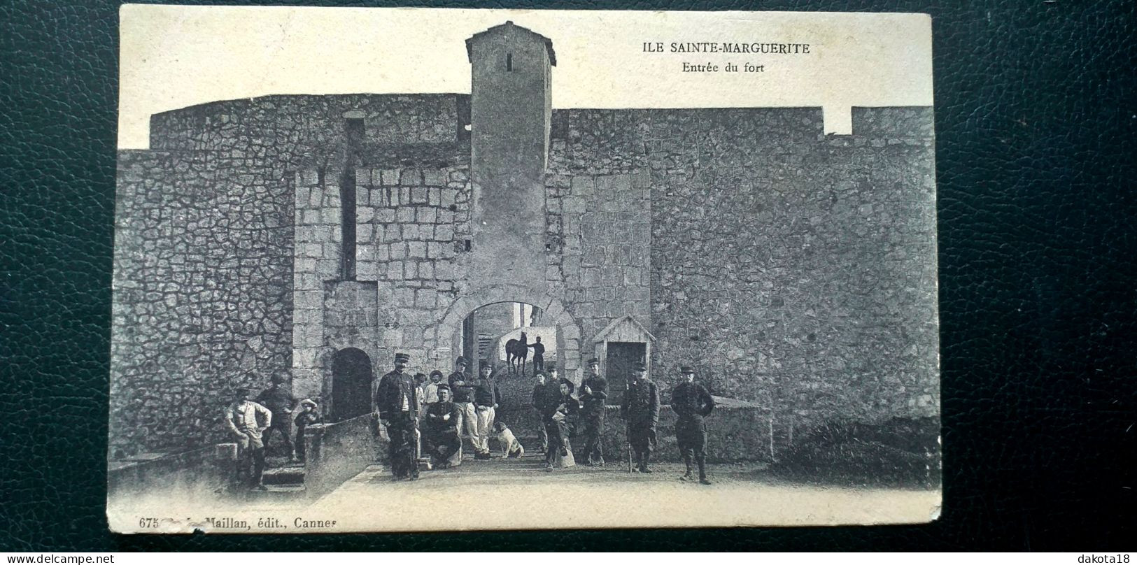 06 ,  Ile Sainte Marguerite , L'entrée Du Fort  Et Ses Gardiens Début 1900 - Sonstige & Ohne Zuordnung