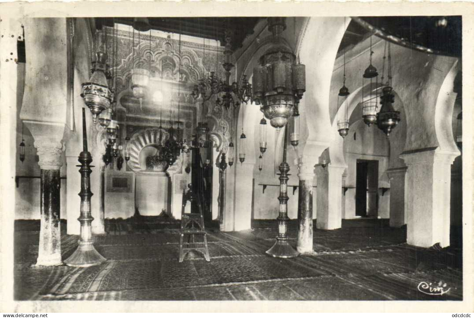 TLEMCEN Interieur De La Mosquée  RV Timbre 8F Algerie - Tlemcen
