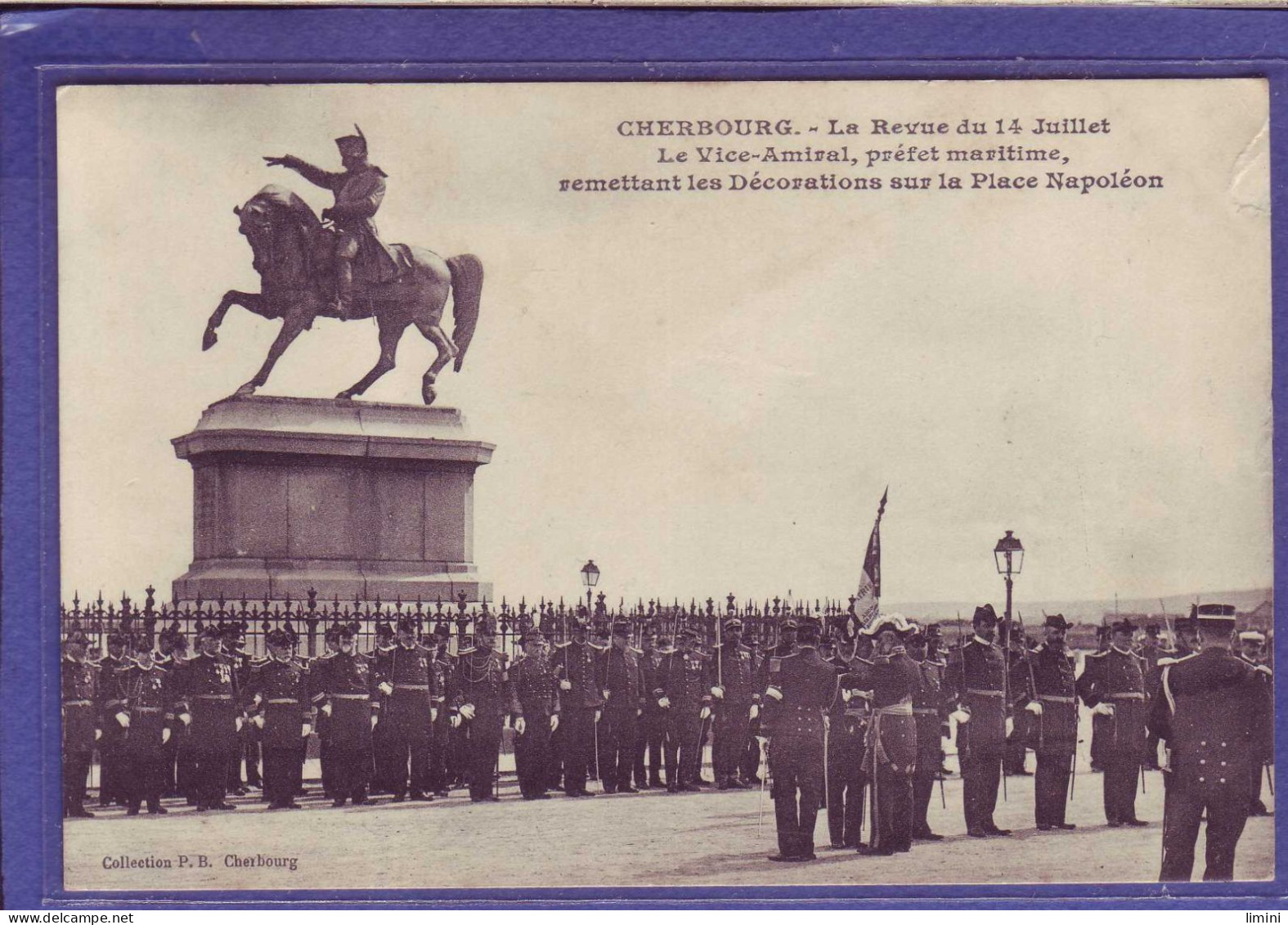 50 - CHERBOURG - REVUE Du 14 JUILLET  - PREFET MARITIME REMETTANT LES DECORATIONS - PLACE NAPOLEON - ANIMEE - - Cherbourg