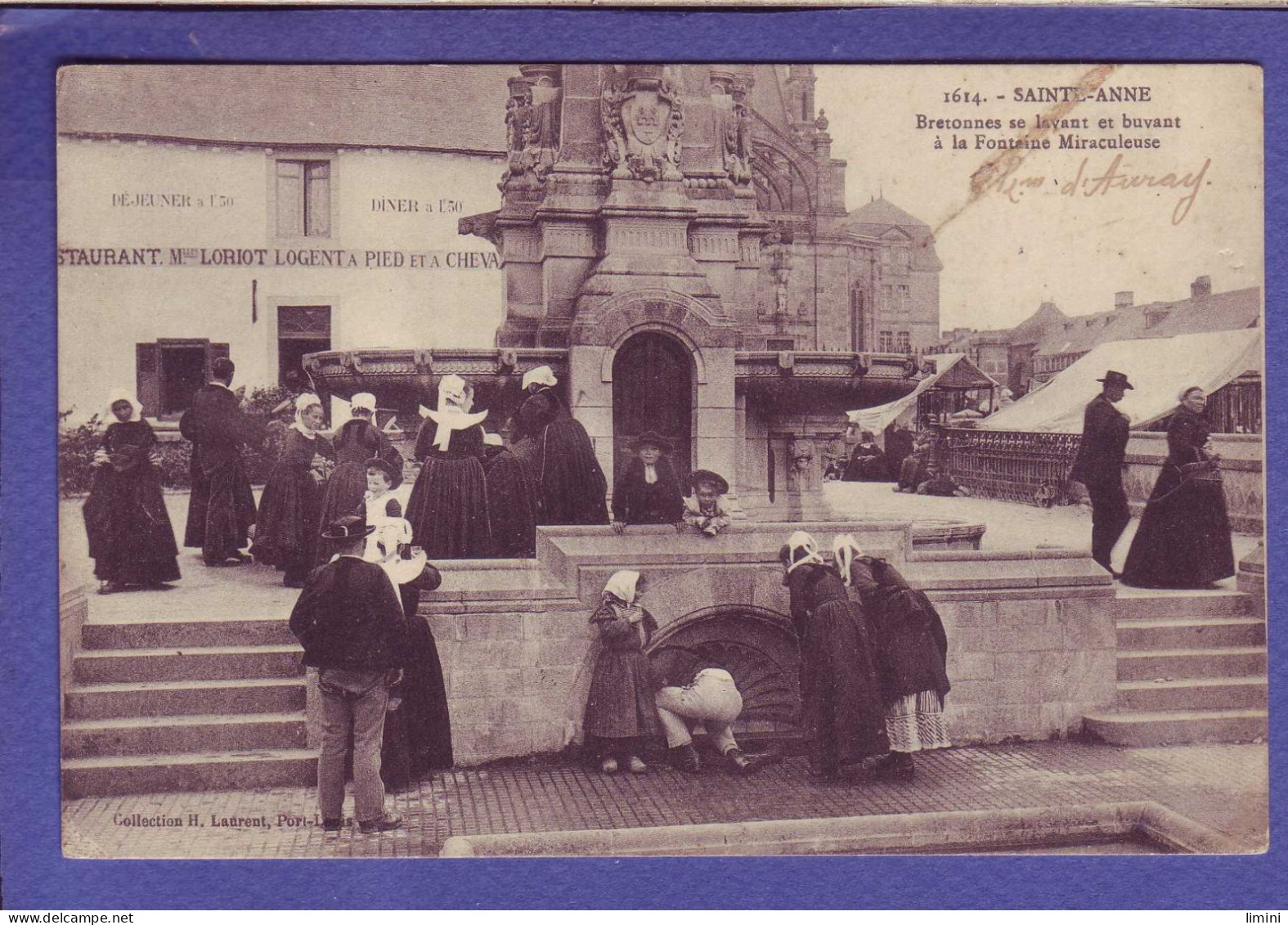 56 - SAINTE ANNE D'AURAY - BRETONNES BUVANT à La FONTAINE MIRACULEUSE - ANIMEE - - Sainte Anne D'Auray