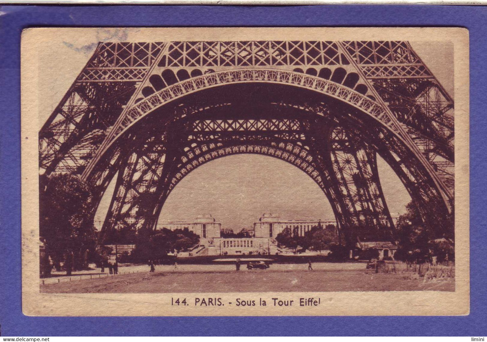 75 - PARIS 7éme - SOUS La TOUR EIFFEL -  - Paris (07)