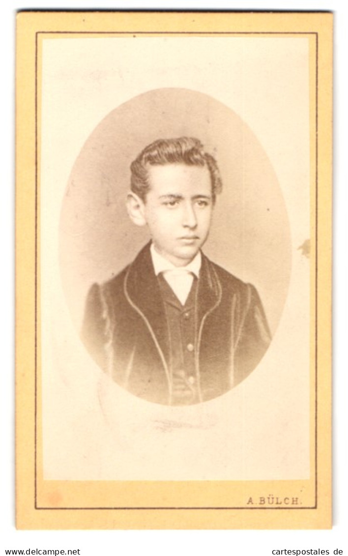 Fotografie A. Bülch, Pest, Bürgerlicher Knabe Mit Grossen Ohren Und Eleganter Frisur Mit Melancholischem Blick  - Anonyme Personen