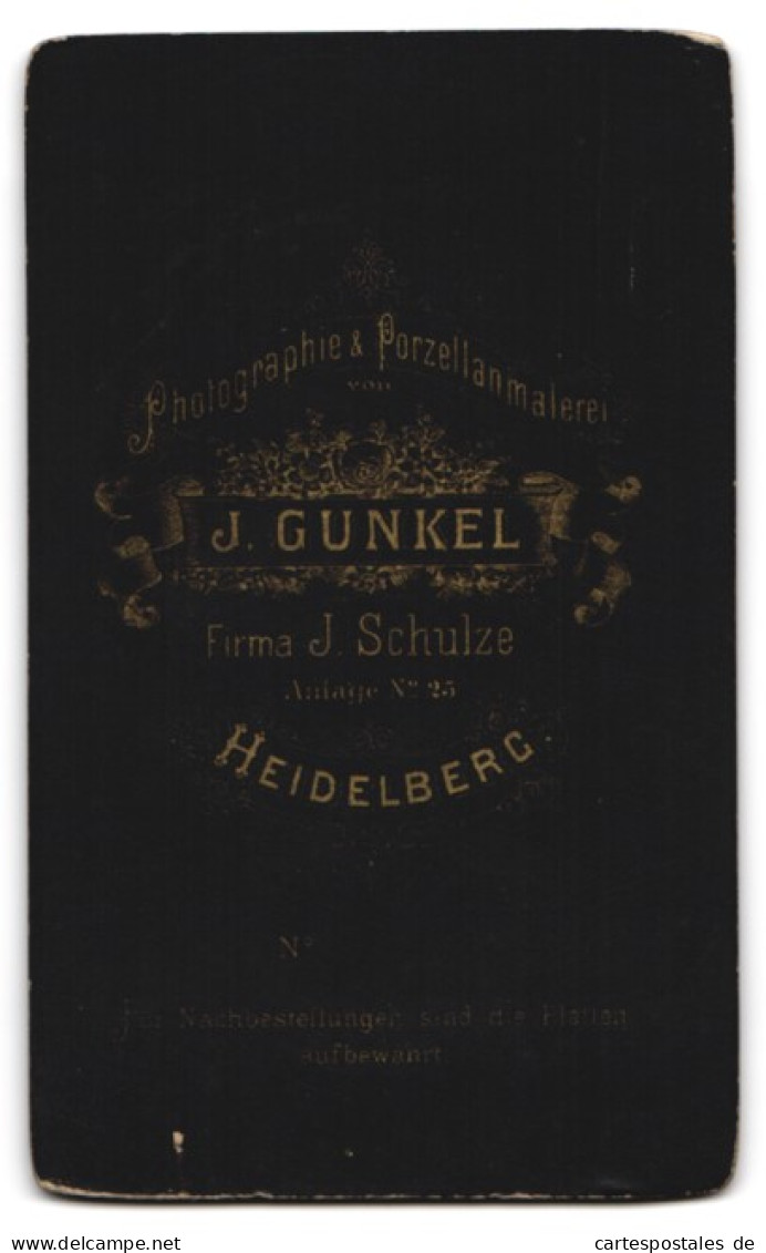 Fotografie J. Gunkel, Heidelberg, Bürgerlicher Knabe Im Grossen Sakko Mit Stoischem Blick  - Personnes Anonymes