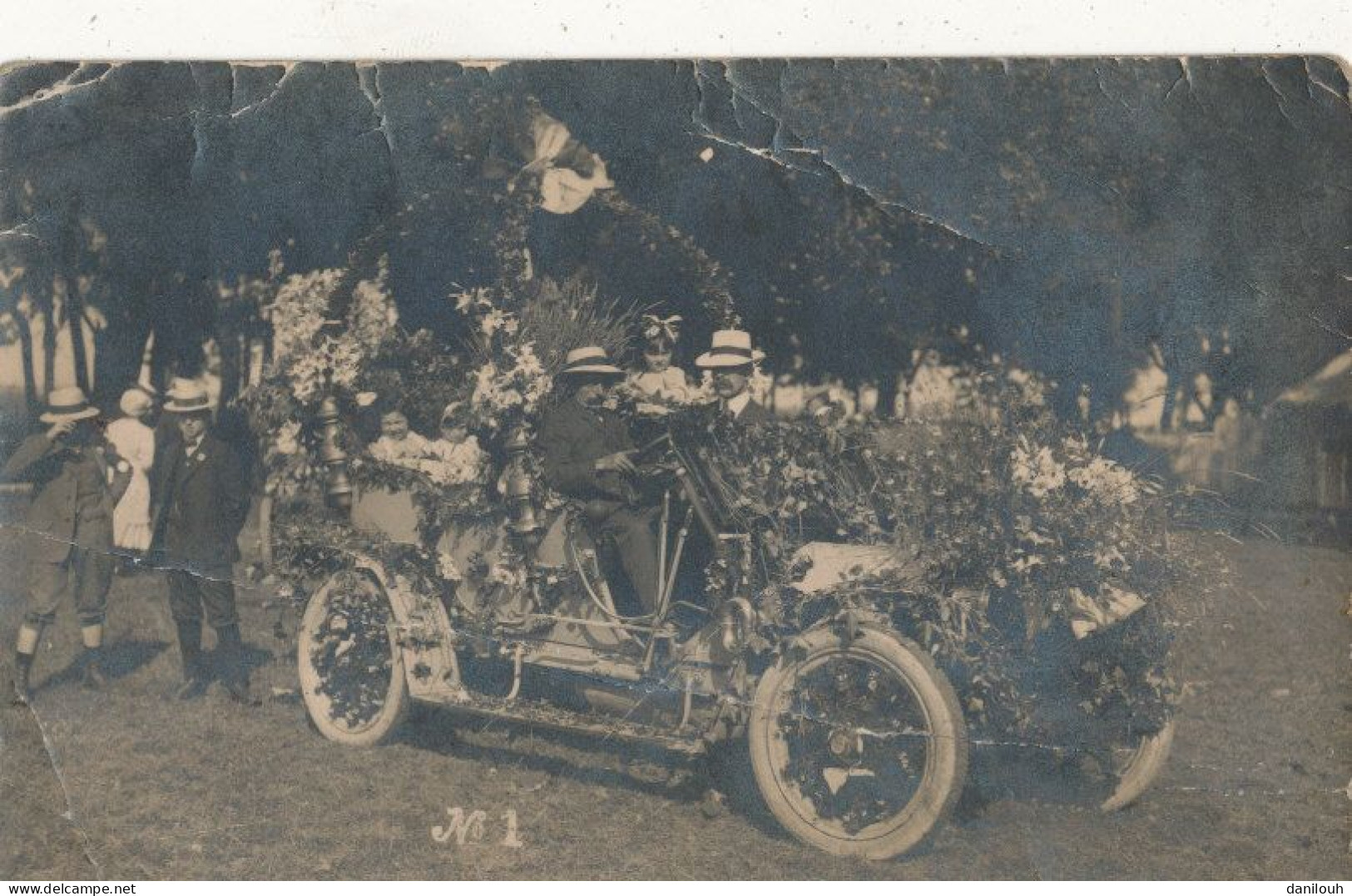 71 // CHALON SUR SAONE   Carte Photo   Voiture Fleurie   Photo Barthelemy A Chalon / ** - Chalon Sur Saone