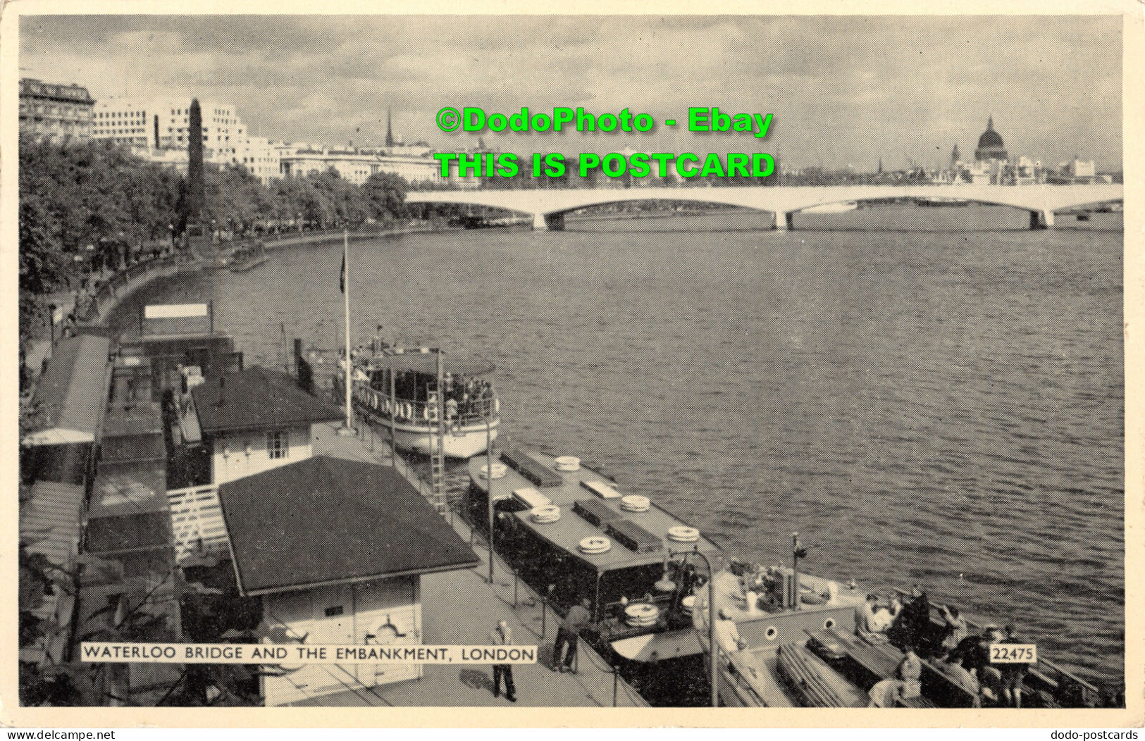 R455174 Waterloo Bridge And The Embankment. London. 22475. Salmon. 1958 - Sonstige & Ohne Zuordnung