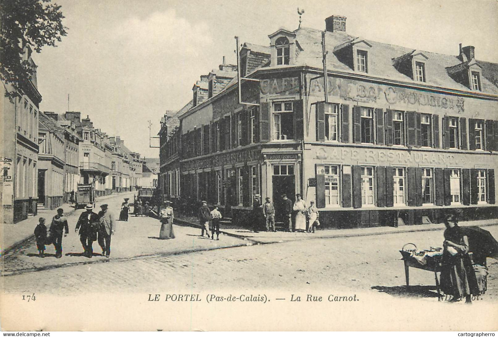 Postcard France Le Portel La Rue Carnot - Le Portel