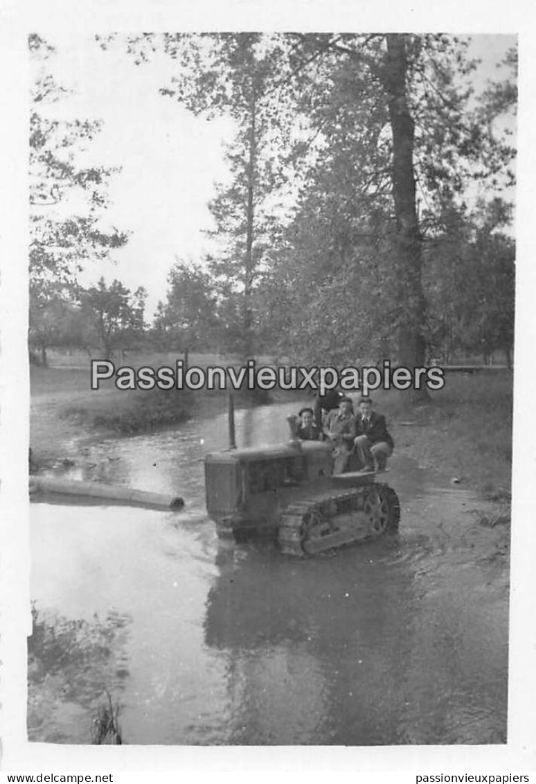 3 Petites PHOTOS TRACTEUR Mc CORMICK à CHENILLES  TULLE 1943 GENIE RURAL - Tracteurs