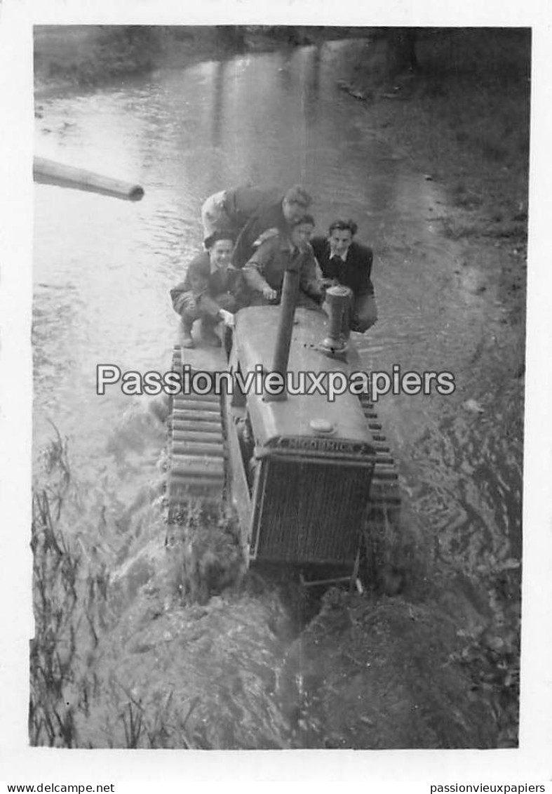 3 Petites PHOTOS TRACTEUR Mc CORMICK à CHENILLES  TULLE 1943 GENIE RURAL - Traktoren