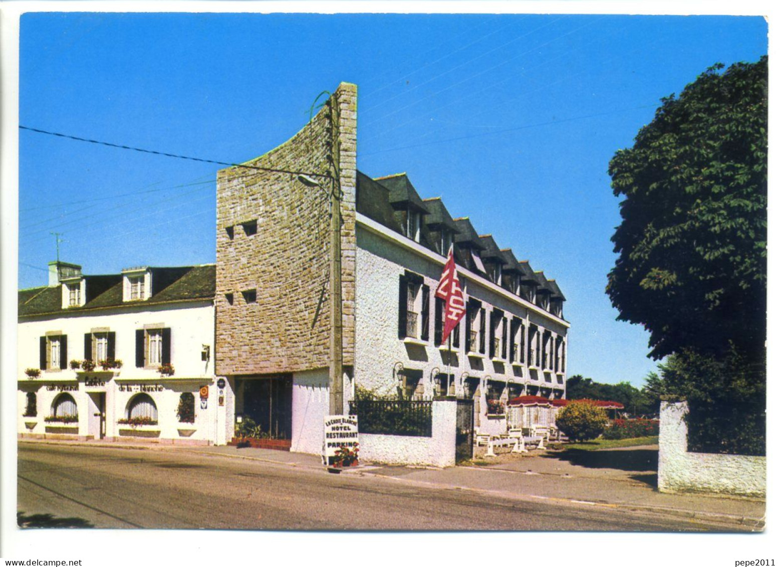 CPSM 56 Morbihan St Saint Anne D'Auray - Hôtel Restaurant La Croix Blanche - Etablissement Labiche - Sainte Anne D'Auray