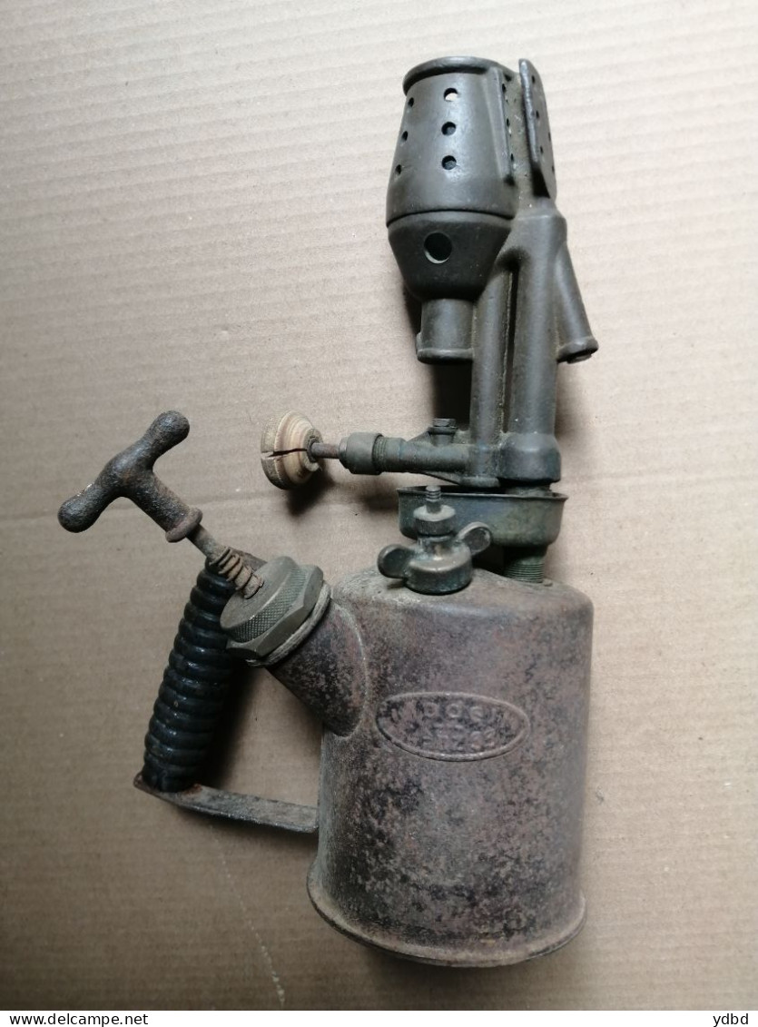 UNE ANCIENNE LAMPE DE CHAUFFAGE D AIDE AU DEMARRAGE DES TRACTEURS ET ENGINS - Herramientas Antiguas