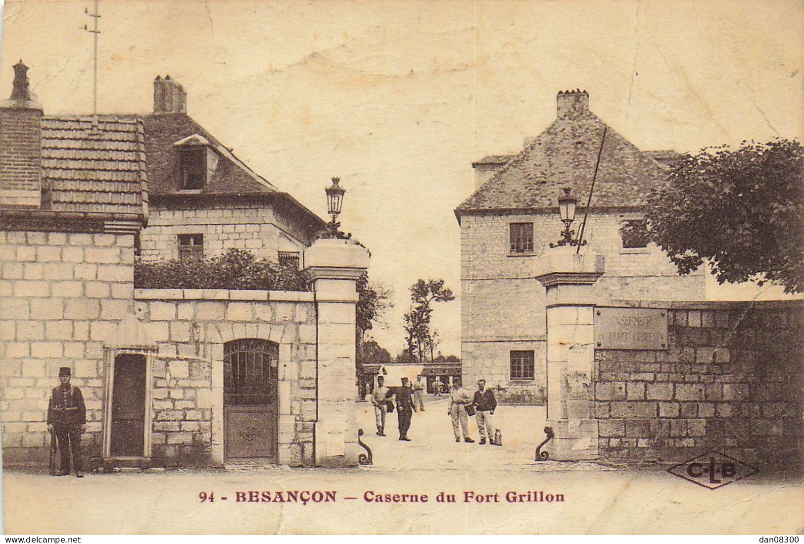 25 BESANCON CASERNE DU FORT GRILLON - Casernes