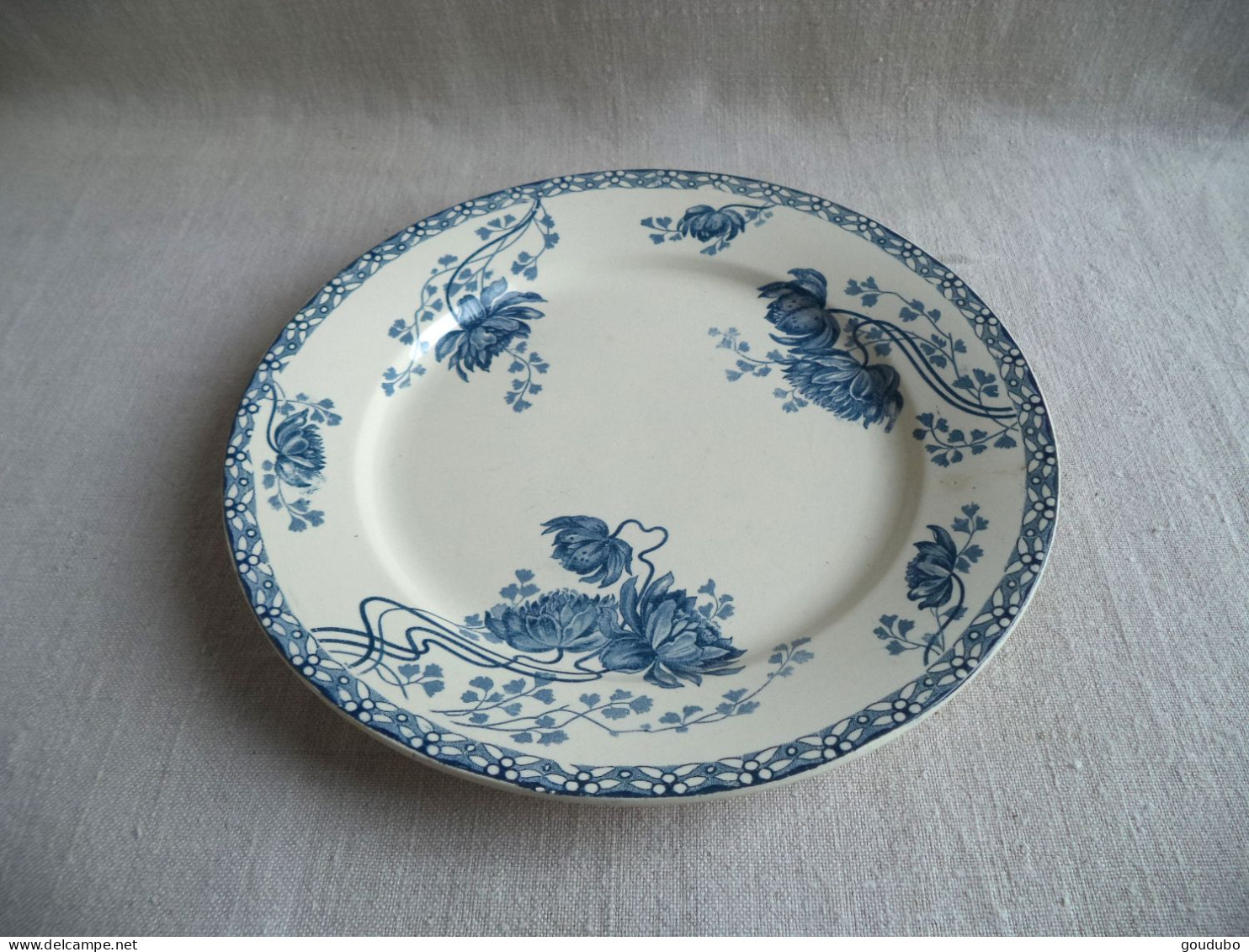 Sarreguemines U&C Service Royat Six assiettes Décor fleurs bleues terre de fer